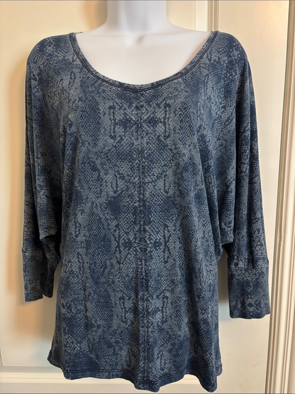 WHBM Womens Navy Snake-Print Scoop Neck Long Sleeve Top S (#7T)